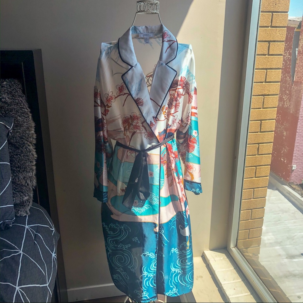 FOREVER21+ Crane Patterned Satin Robe